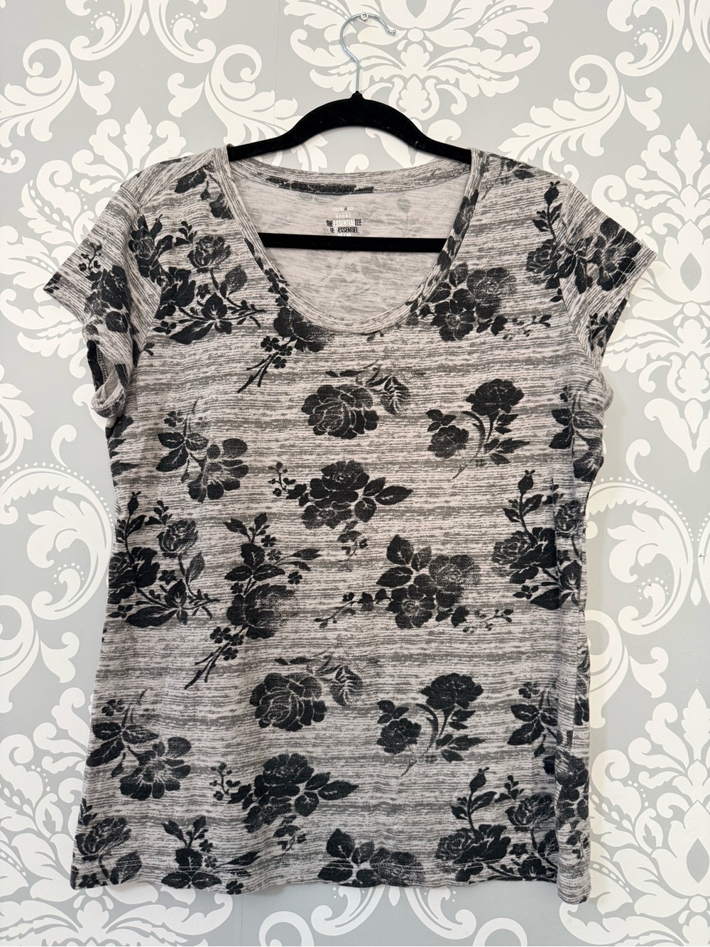 💫10/$25 • Style & Co The Essential Tee Gray Floral Short-Sleeve Top